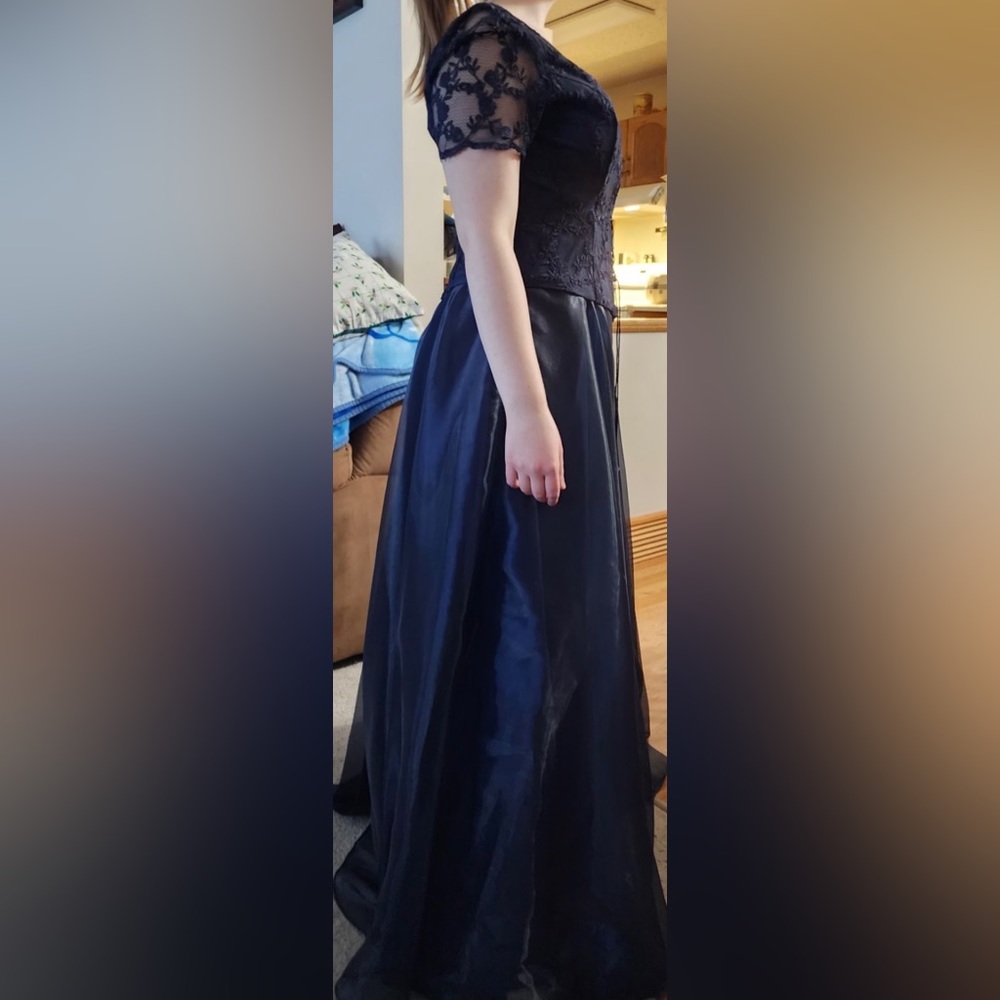 Formal Occasion Dress - Picture 2 of 4